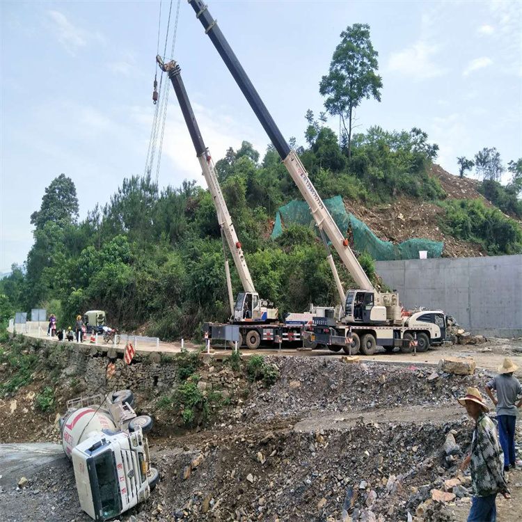 永州汽车掉沟里叫吊车救援要多少钱
